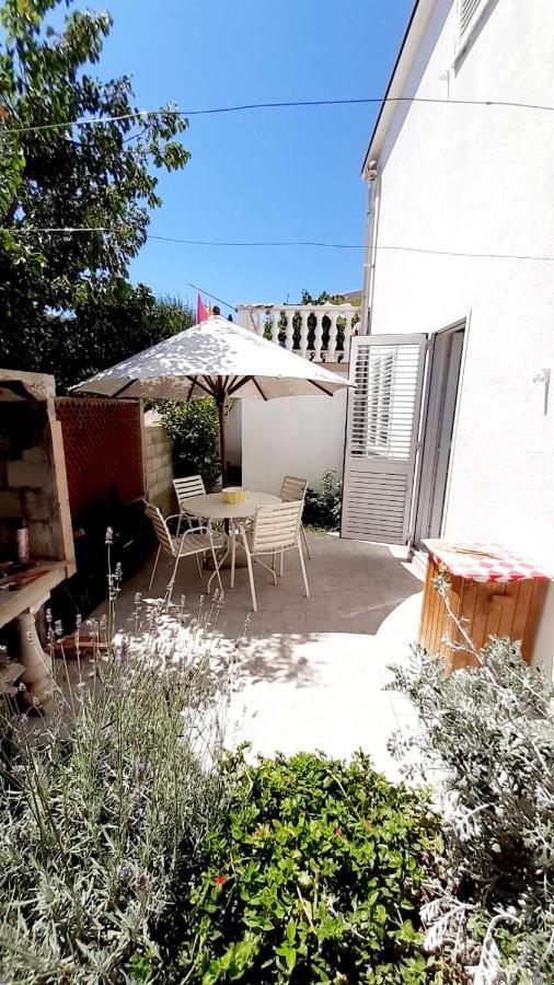 Apartman Ivan Vir Esterno foto